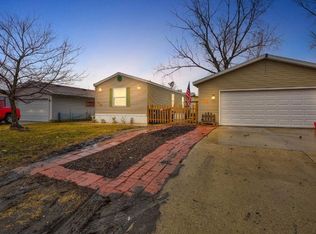 718 Rose Dr, Faribault, MN 55021