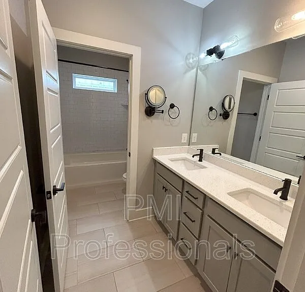 111 Creighton Ave #B — Photo 12
