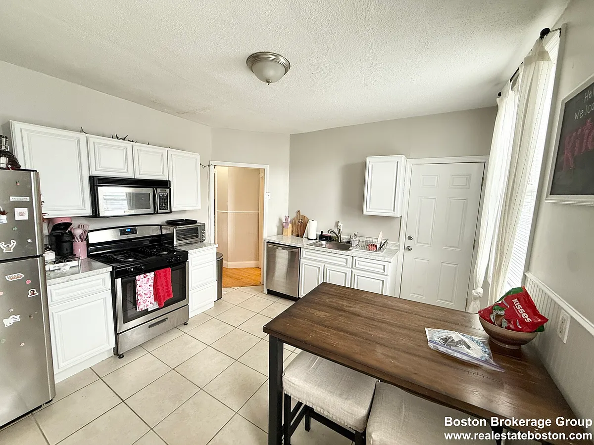 Building Photo - 17 Cawfield St #3