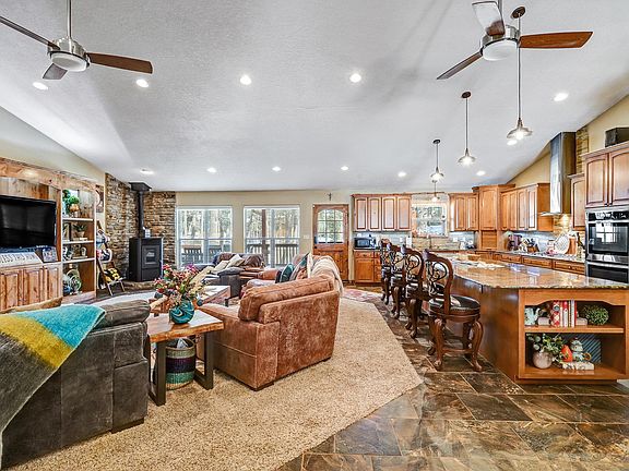 4th image of 12 Mescalero Cir