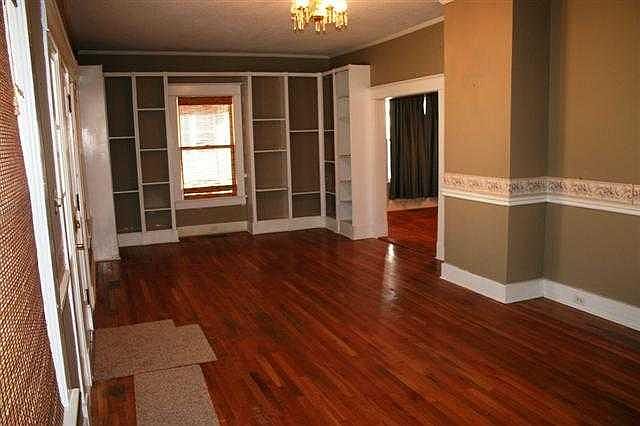 1st image of 207 Oak St