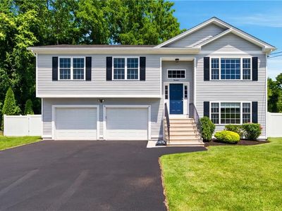 17 Ostend St, Johnston, RI, 02919