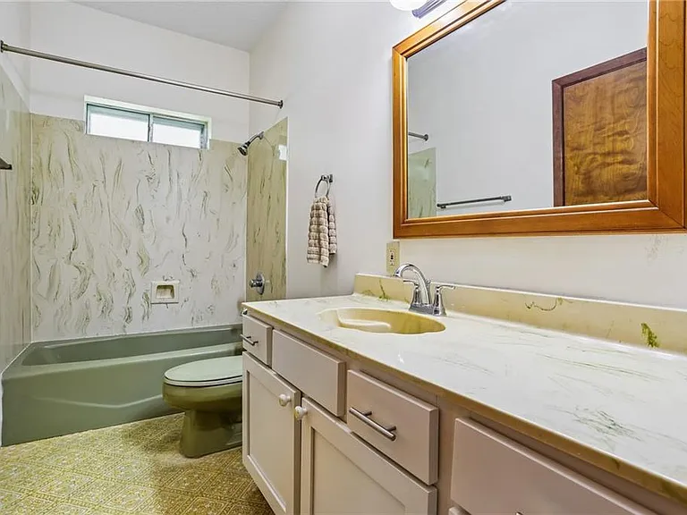 121 Ridgeway Dr — Photo 10