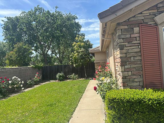 3rd image of 10294 Stoecker Way