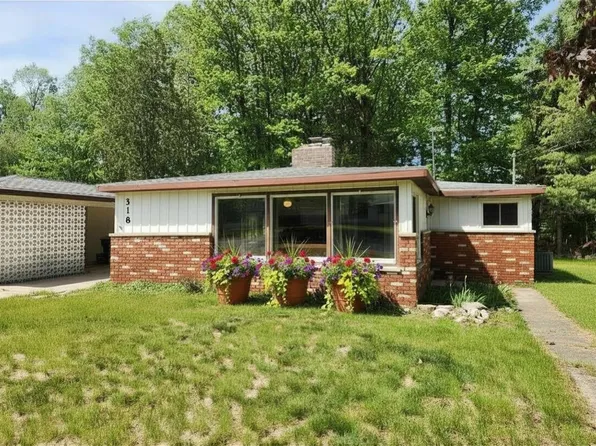 318 John St, Clare, MI 48617