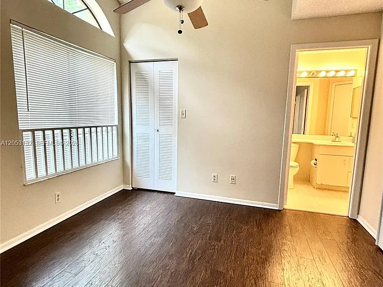1040 Coral Club Dr #1040 — Photo 2