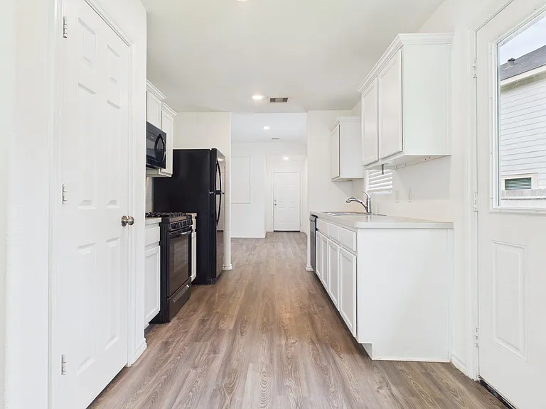 1300 Winding Willow Dr — Photo 8