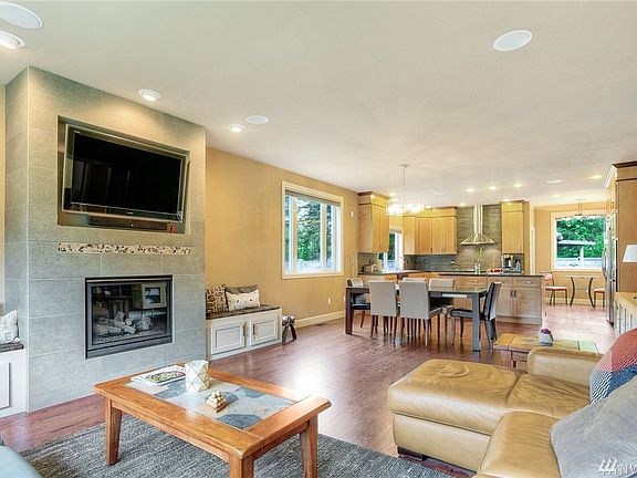 The welcoming open floor plan is perfect for entertaining and everyday living. 