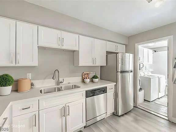 5th image of 634 Brookway Ln