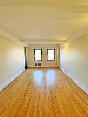 Rented by Manhattan Realty Group | media 1