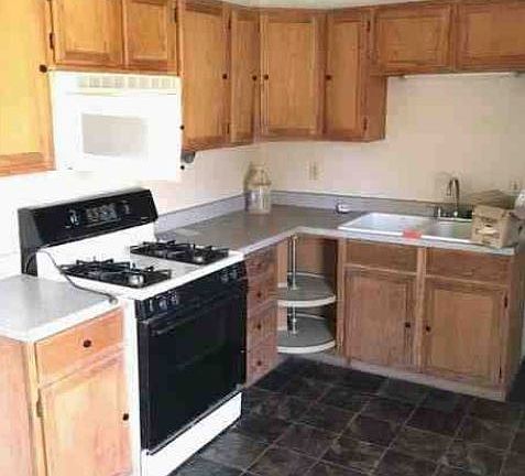 5th image of 2441 Eastlawn St