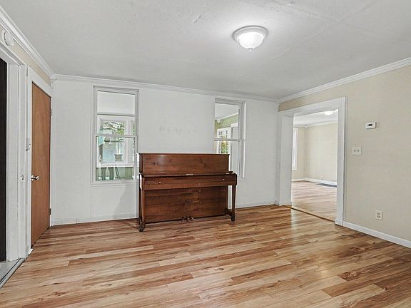 4th image of 553 Ely St