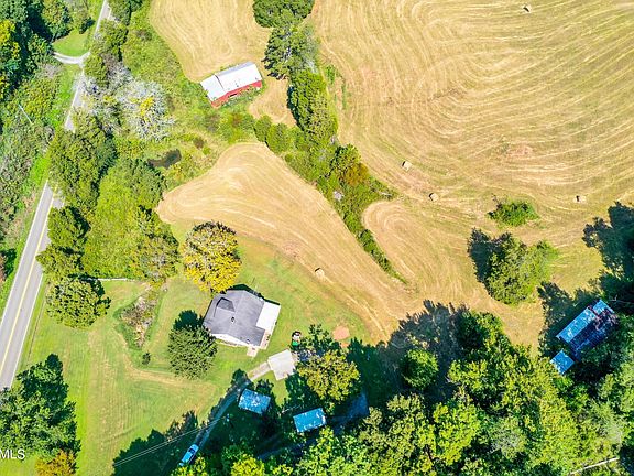 5th image of 3536 Calderwood Hwy