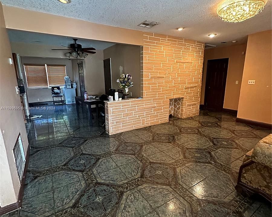 2nd image of 2271 Arcadia Dr