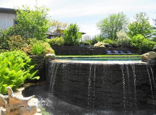 9 Overlook Dr, Southampton, NY 11968