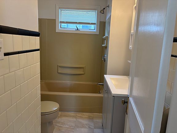 4th image of 541 School St Floor 2