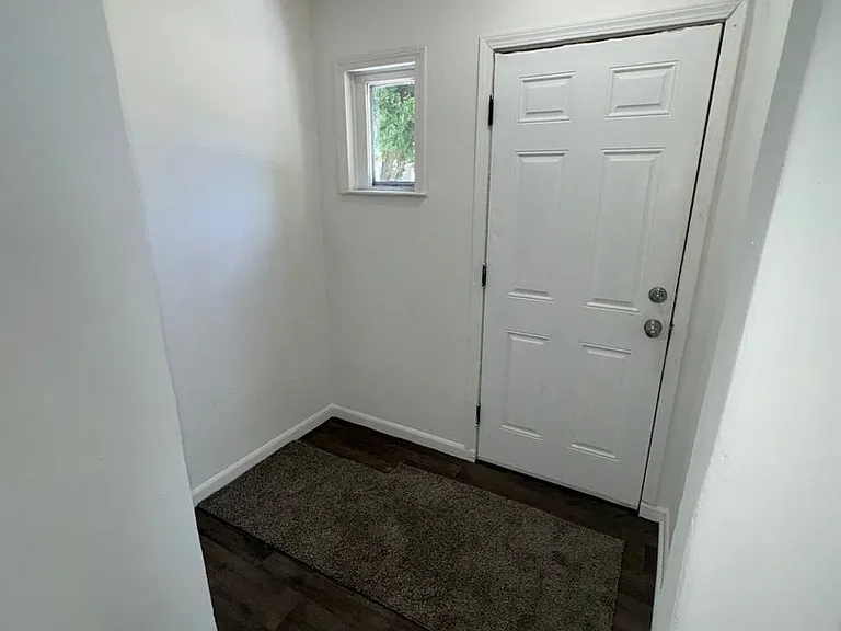307 Center St — Photo 2