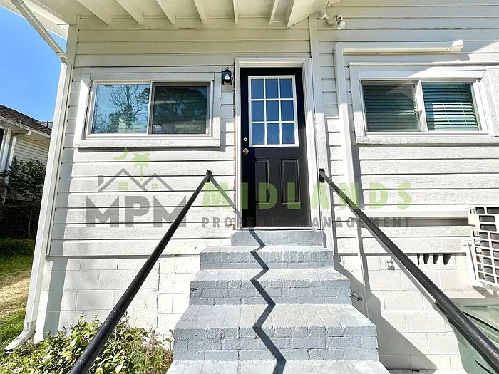 2326 Stark St #B — Photo 4