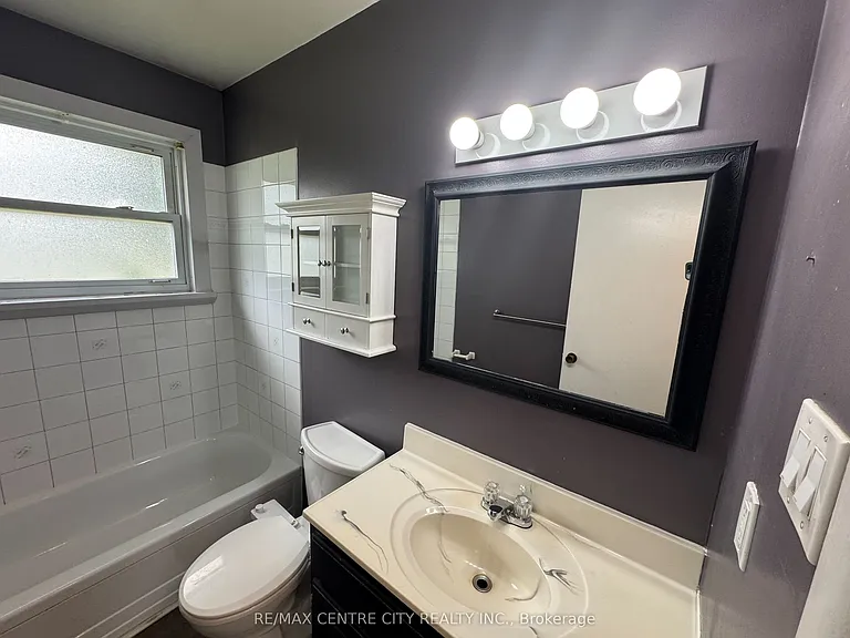 10 Tewksbury Cres — Photo 22