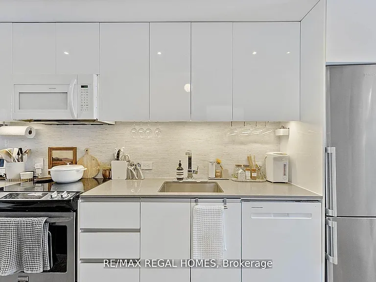 1238 Dundas St E #Townhouse 110 — Photo 5