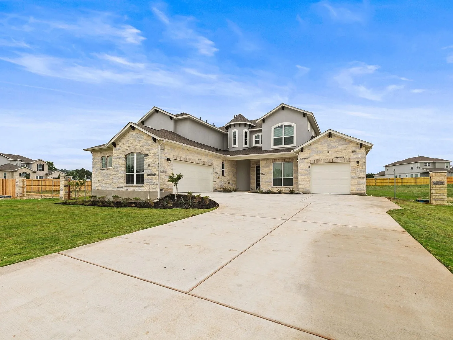 4 bed, 4.0 bath, 3719 sqft, $4,095 — Photo 2
