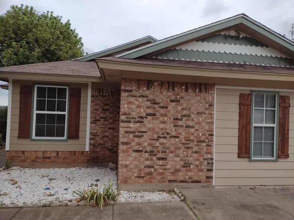 2215 Long Creek Ct, Granbury, TX 76049