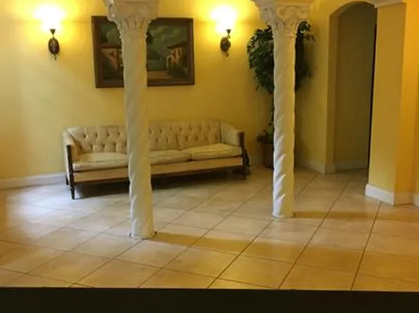 635 W Deming Pl, Chicago, IL