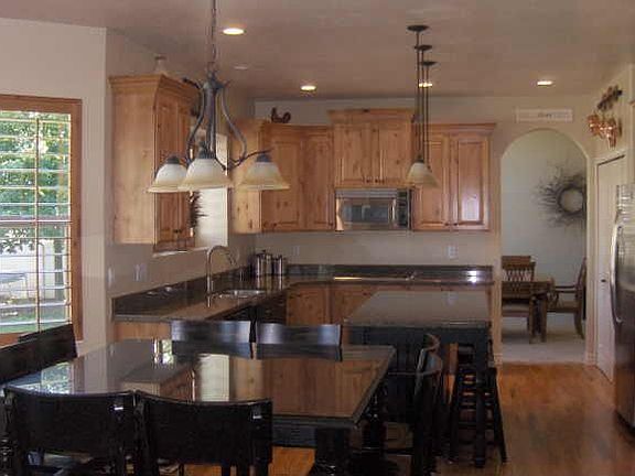 Granite, Knotty Alder, Stainless Steel, Hardwood Floors