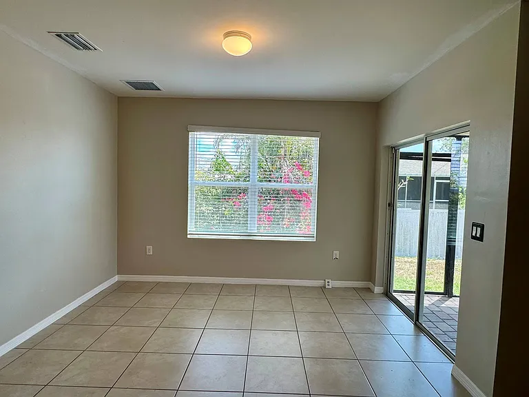 18661 Miami Blvd — Photo 15