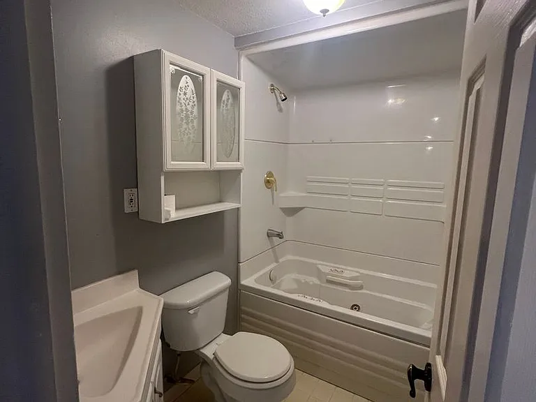 1833 W Smith St — Photo 27