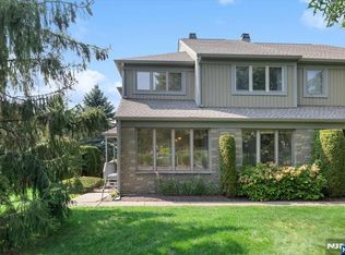 594 Glasmere Rd, Mahwah, NJ 07430