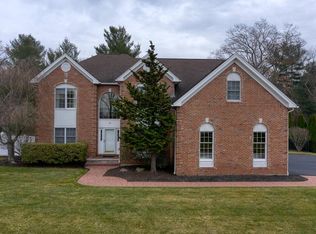 32 Hawthorne Rd, Shrewsbury, MA 01545