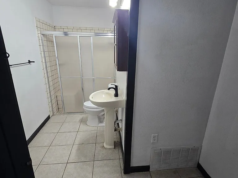 1617 Sunset Blvd — Photo 10