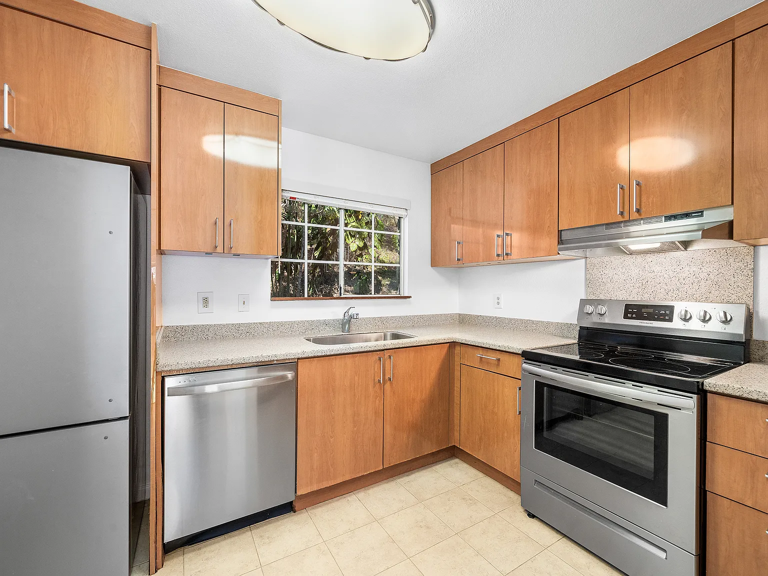 2 bed, 975 sqft, $3,300 — Photo 3