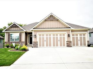 211 N Marimack Dr, Kearney, MO 64060
