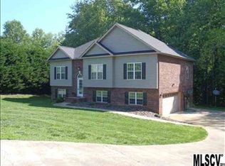 1061 35th Avenue Ln NE, Hickory, NC 28601