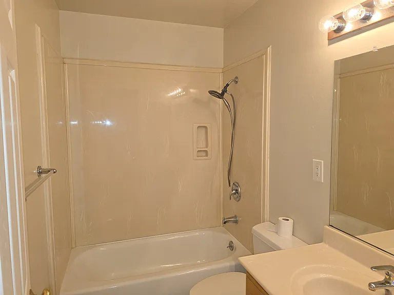 657 Alberta Ave #657 — Photo 5