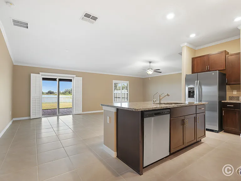 15430 Miller Creek Dr — Photo 3
