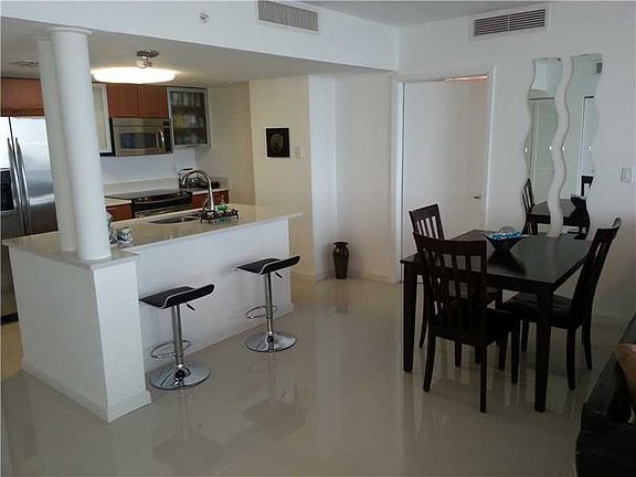 3rd image of 1800 N Bayshore Dr APT 3009