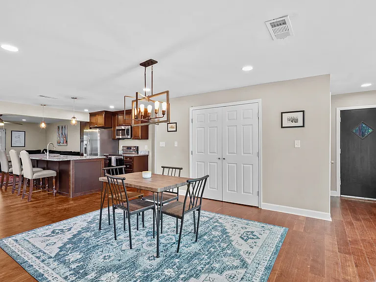 1650 E Duffy St — Photo 5