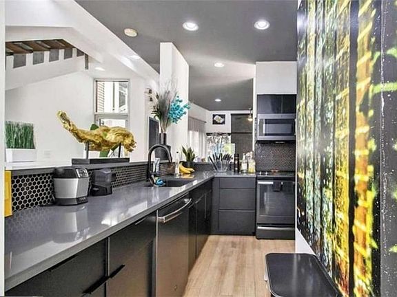 3rd image of 752 Moreland Ave #9