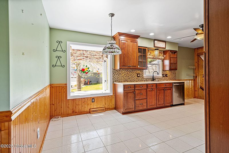 5th image of 3 Tyler Street