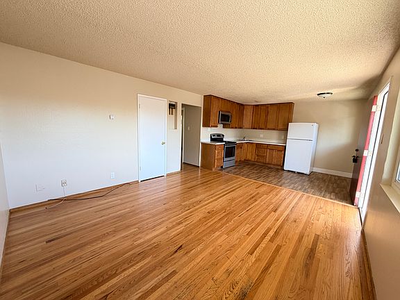 5th image of 3322 Yosemite Ave