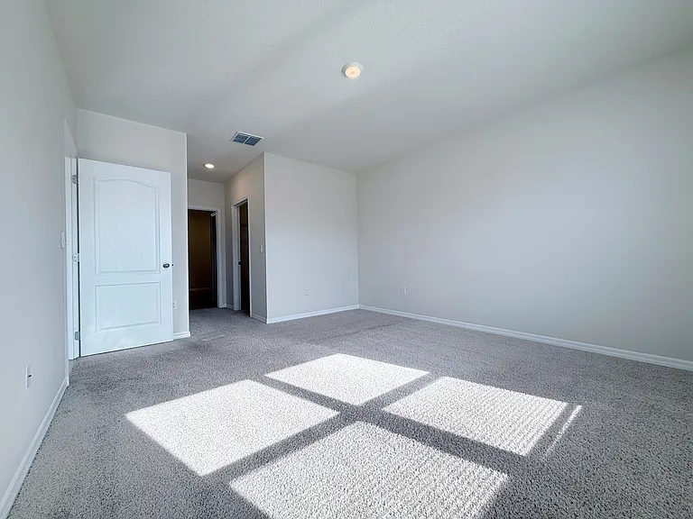 2703 Rowan St — Photo 10
