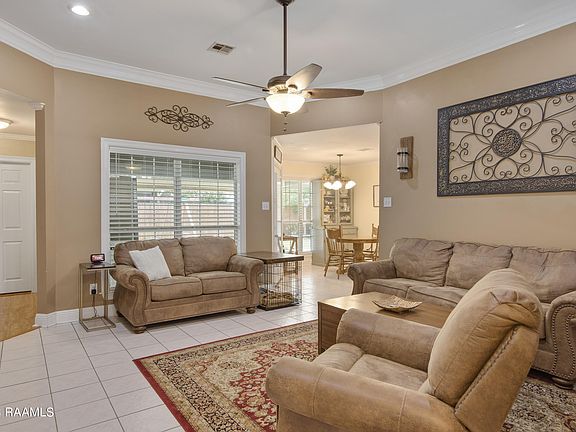 4th image of 131 Woodstock Dr