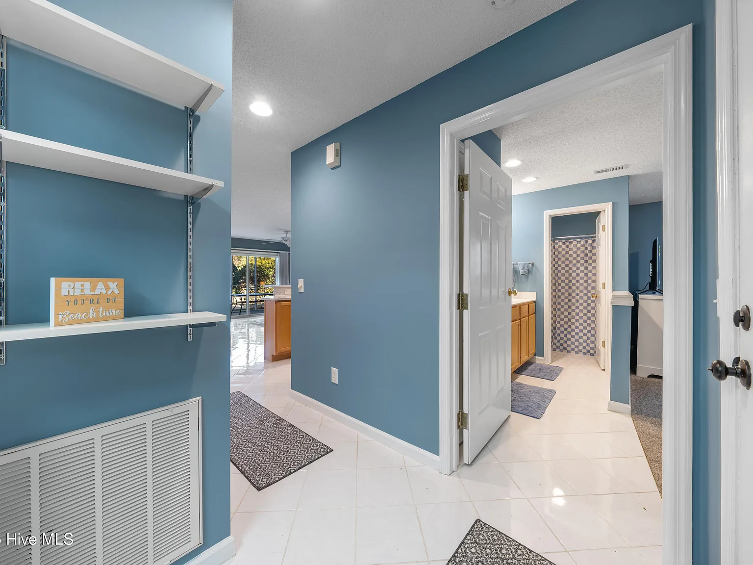2 bed, 2.0 bath, $2,050 — Photo 4