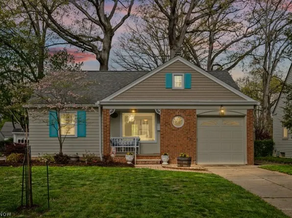 552 Lake Forest Dr, Bay Village, OH 44140