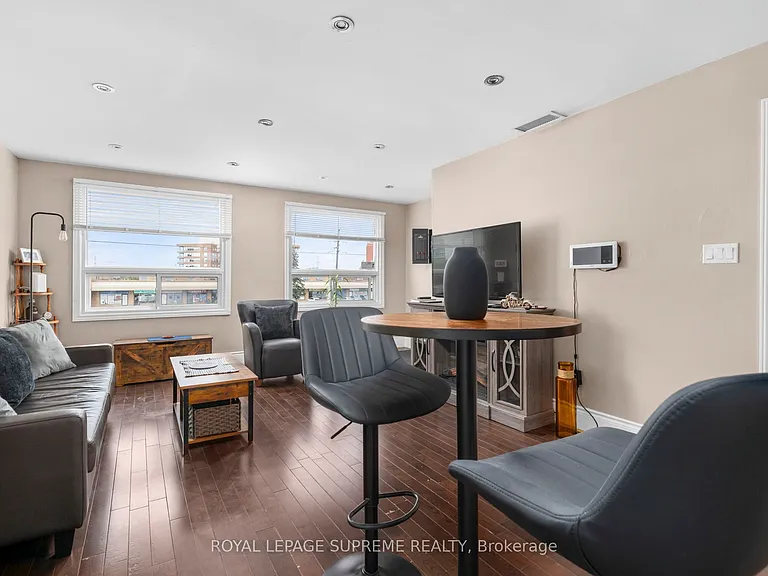 6127 Steeles Ave W — Photo 10