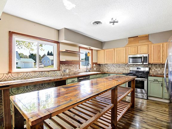 5th image of 228 5th Ave NE