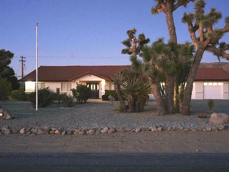9039 Hermosa Ave — Photo 1